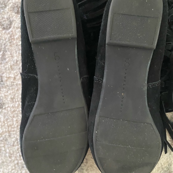 LC Lauren Conrad 3 layer fringe moccasin boots. Black size 7. Soft suede - Picture 5 of 6
